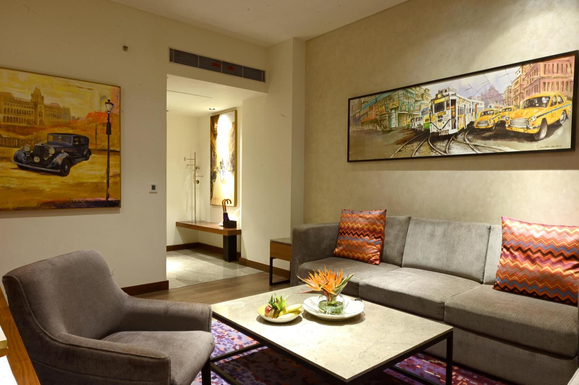 비반타 콜카타 Em 바이패스 호텔 외부 사진 A living room at the hotel
