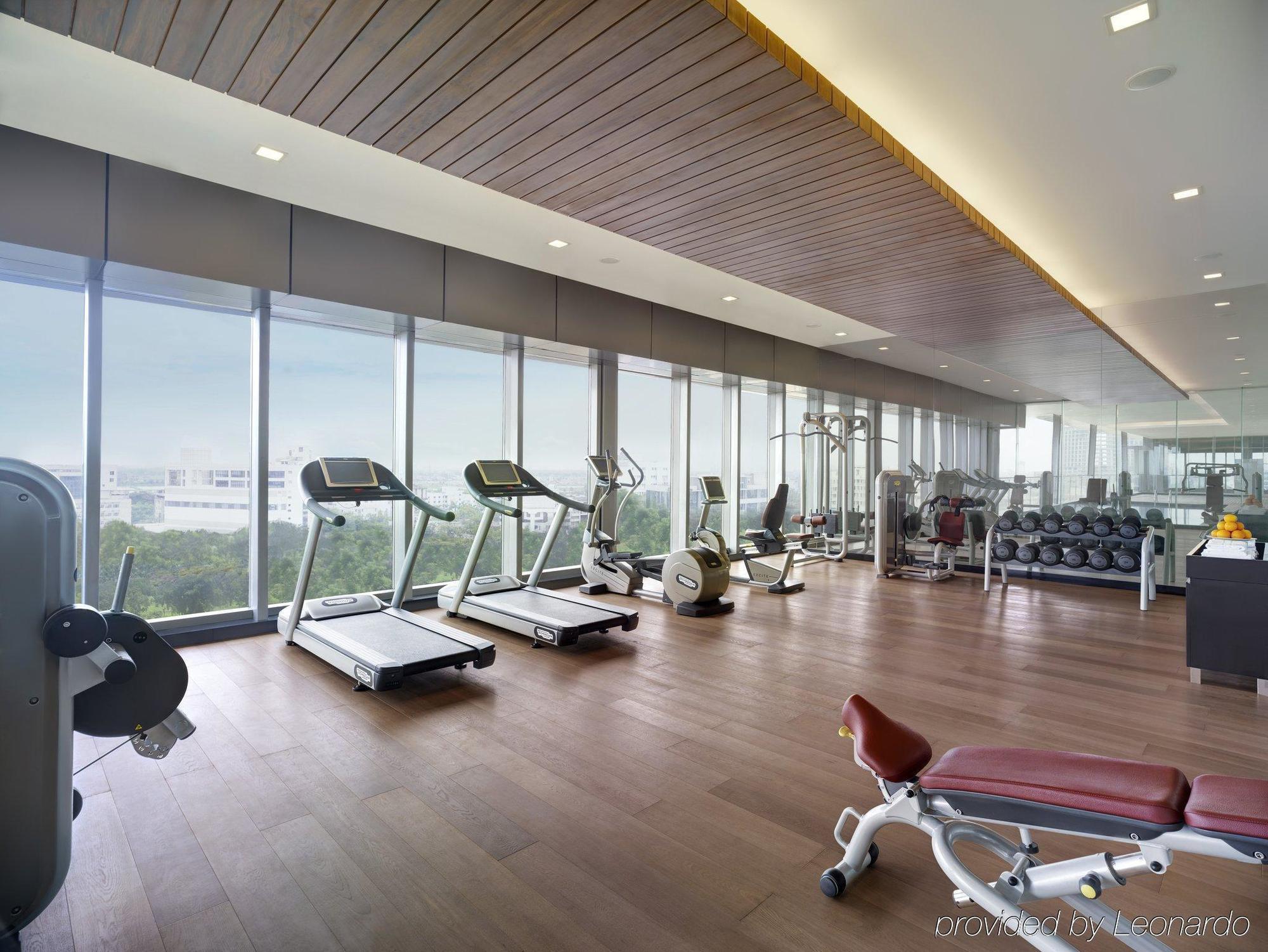 비반타 콜카타 Em 바이패스 호텔 외부 사진 The gym at the hotel