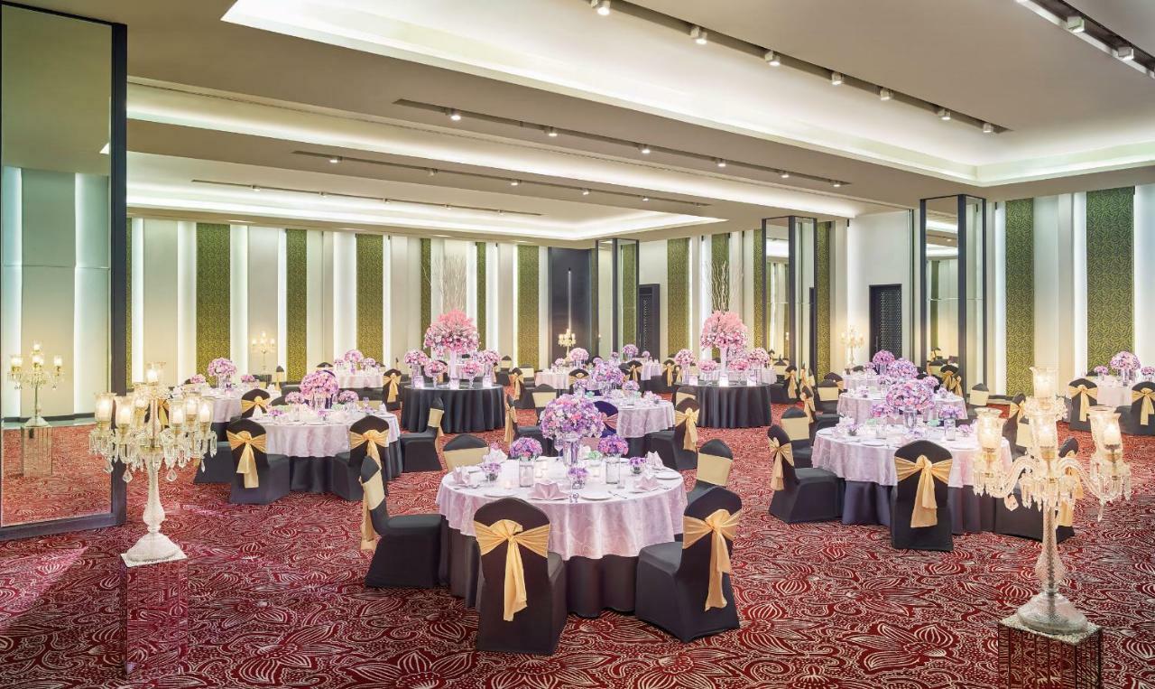 비반타 콜카타 Em 바이패스 호텔 외부 사진 The ballroom at the hotel